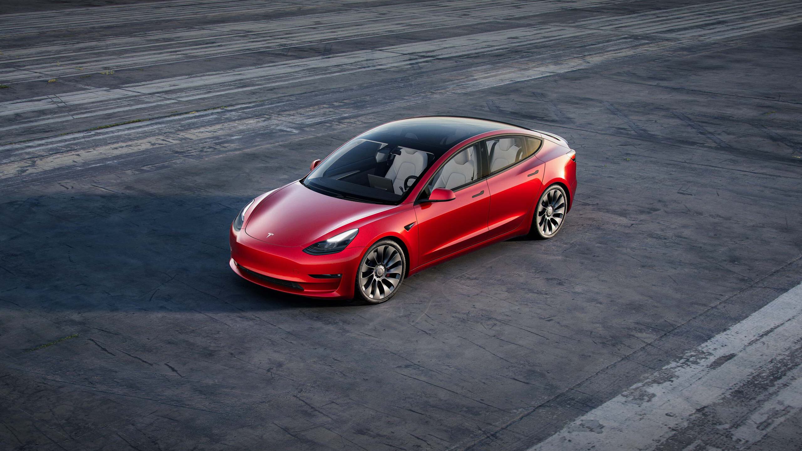 Tesla abbassa i prezzi di Model 3 e Model Y fino a 12.500 euro