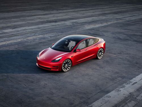 Tesla abbassa i prezzi di Model 3 e Model Y fino a 12.500 euro