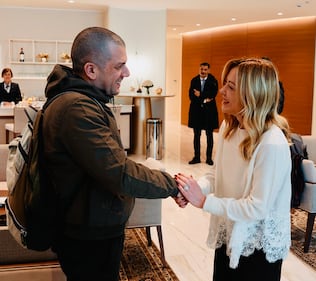 Meloni e la stretta di mano a Trentini 1