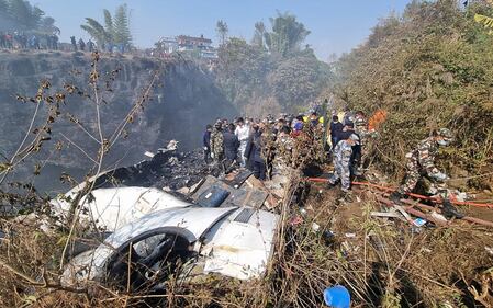 Disastro aereo in Nepal: decine di vittime 3