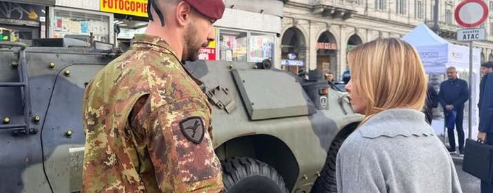 La premier incontra i soldati di Strade sicure 3