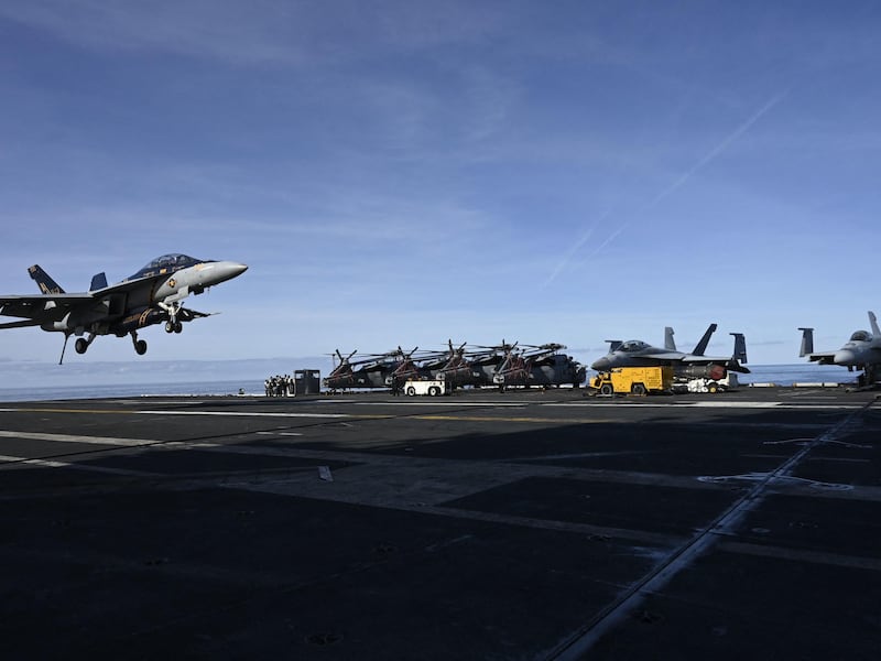 Jet russi violano i cieli della Lituania e gli Eurofighter italiani li fanno uscire dallo spazio Nato. Il Pentagono valuta il maxi-ritiro di truppe dall’Europa