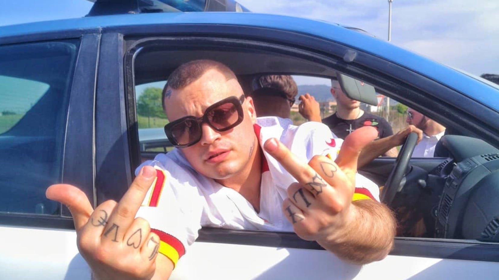 Denunciato il trapper rumeno che canta: "Oggi sono io la legge..."