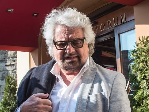 Ecco l'ultima sparata di Grillo: "Togliamo il voto agli anziani?"