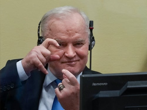 Confermato l'ergastolo al "boia" Mladic. Biden: sentenza storica, chi sbaglia paga