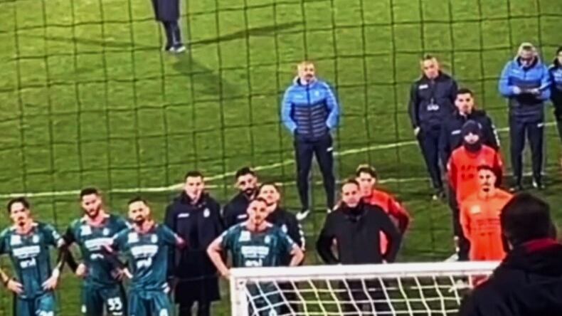 Delusi dai risultati, tifosi del Crotone aggrediscono calciatori in spiaggia con le compagne