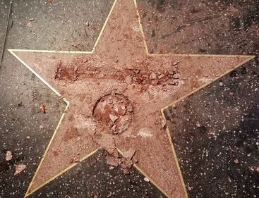 Distrutta la stella di Trump 4