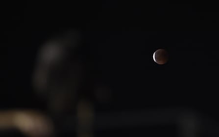 La Luna rossa più lunga del secolo 12