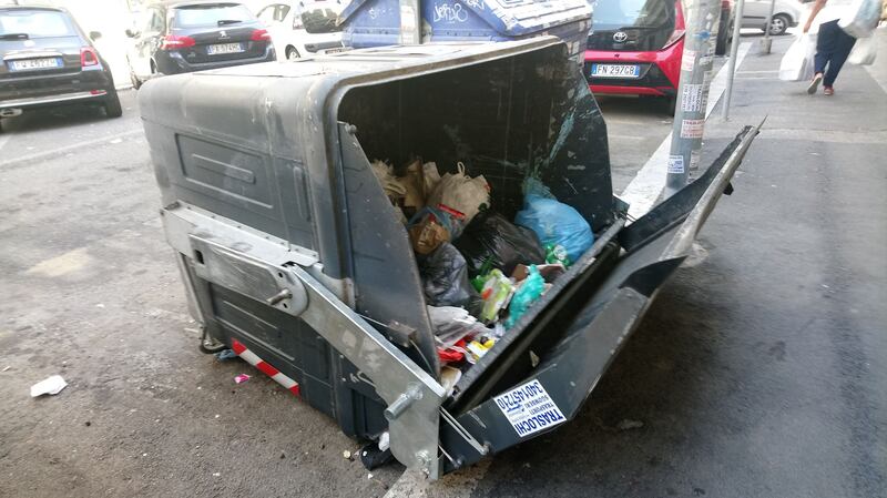 Roma, ancora caos per l'emergenza rifiuti 4