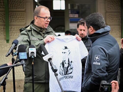Salvini scivola in Polonia. "Devi condannare Putin"