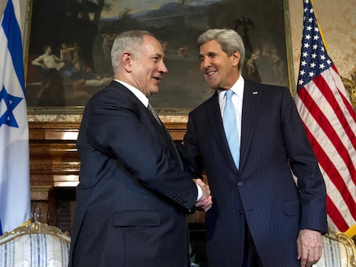 Kerry rassicura Netanyahu: "Presto per revocare le sanzioni all'Iran"