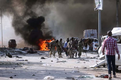 Mogadiscio, esplode un'autobomba: più di 200 vittime 1
