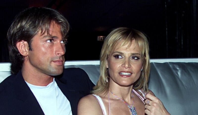 Simona Ventura e Stefano Bettarini a una serata mondana (2002)