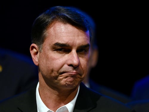 Bolsonaro jr: “La polizia mi ha ritirato il passaporto”. Trump: “Elezioni corrotte, ma Lula mi piace”