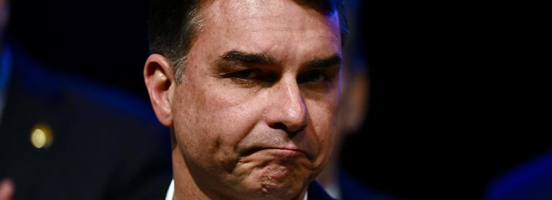 Bolsonaro jr: “La polizia mi ha ritirato il passaporto”. Trump: “Elezioni corrotte, ma Lula mi piace”