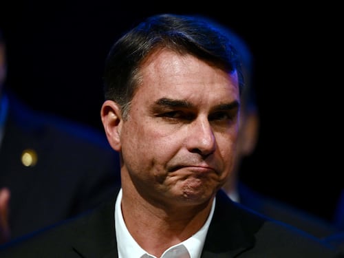 Bolsonaro jr: “La polizia mi ha ritirato il passaporto”. Trump: “Elezioni corrotte, ma Lula mi piace”