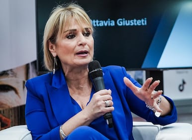 "Avete mentito alla popolazione", Antonella Viola contestata da un no vax alla Fiera del Libro 2