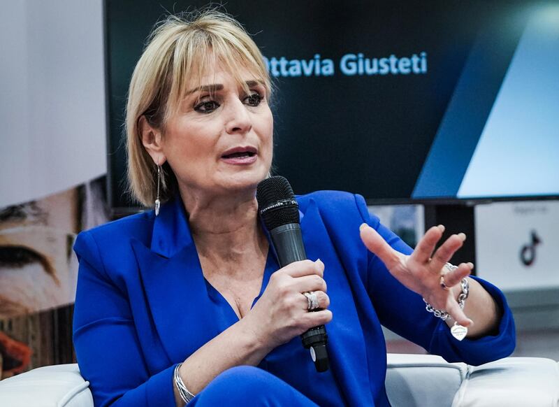 "Avete mentito alla popolazione", Antonella Viola contestata da un no vax alla Fiera del Libro 2