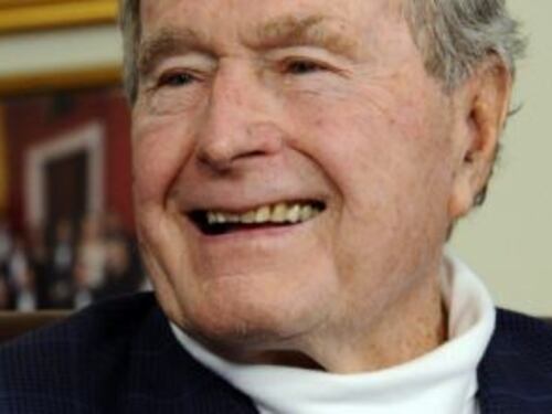 Una terza donna accusa George Hr Bush di abusi sessuali