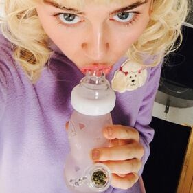 Miley Cyrus completamente nuda su V Magazine 7