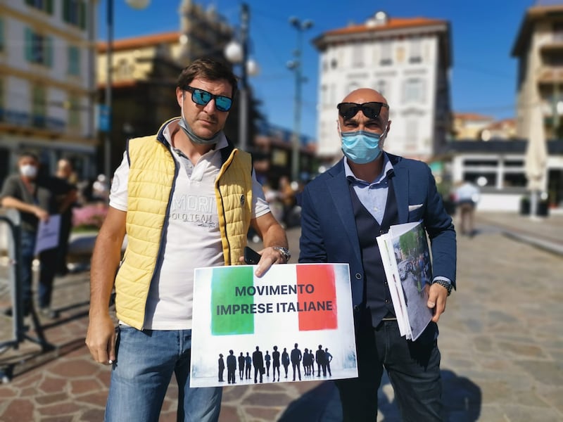 Le partite Iva in piazza contro il governo Conte a Sanremo 16