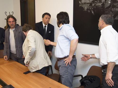 Renzi: "Il futuro dell'Italia è a Pompei". Speriamo non si sgretoli