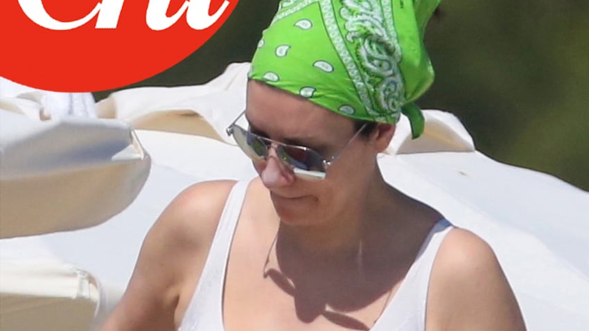 Laura Pausini pizzicata a Miami: "Le forme morbide nascondono un dolce segreto?"