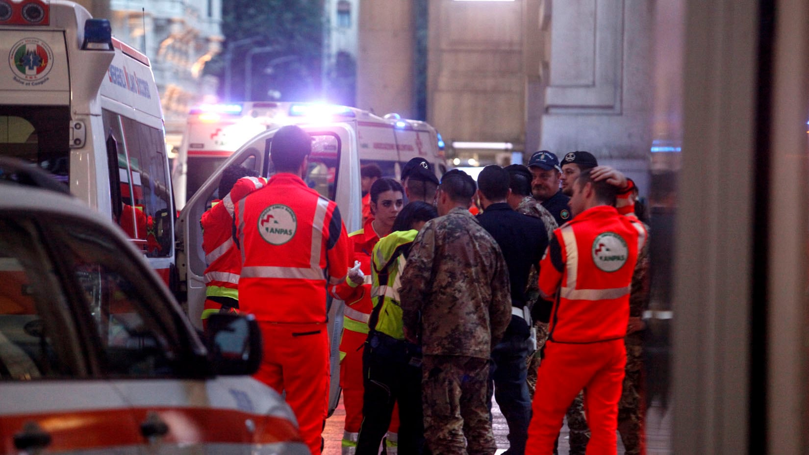 Milano, accoltellati militari e poliziotto in Centrale