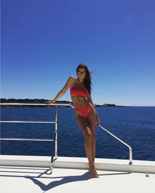 Emily Ratajkowski, sexy e sbarazzina al mare 8