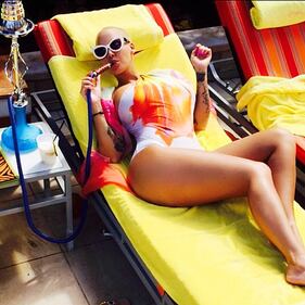 Amber Rose: nuda in spiaggia, posta i selfie su Instagram 4