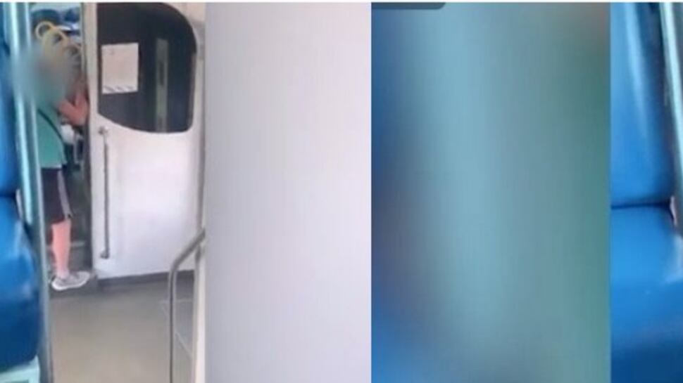 Sputi e insulti ai passeggeri del treno: "A voi negri non controllano perché siete colorati"