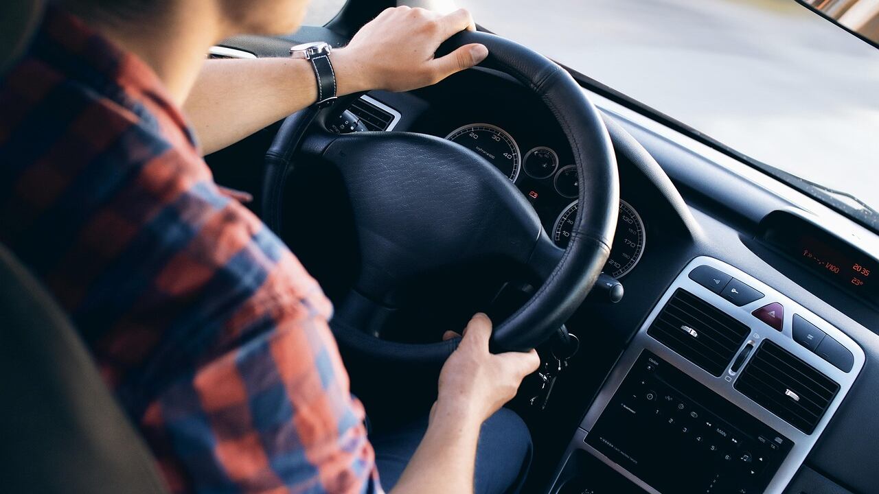 Patente a 17 anni. Sì, ma con alcune regole: tutte le novità