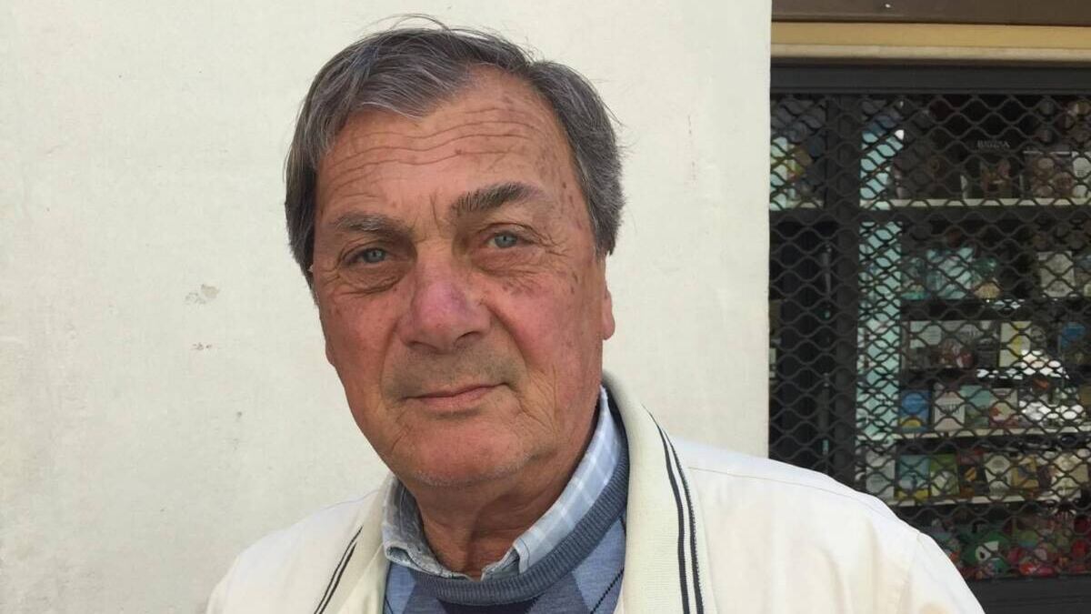 L'artista ucciso a colpi di pistola mentre va a messa