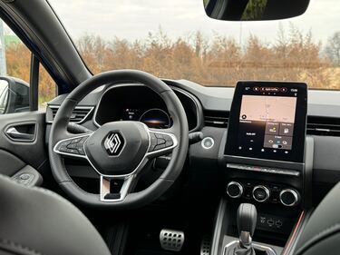 Renault Clio E-Tech: guarda la gallery della citycar ibrida francese 16