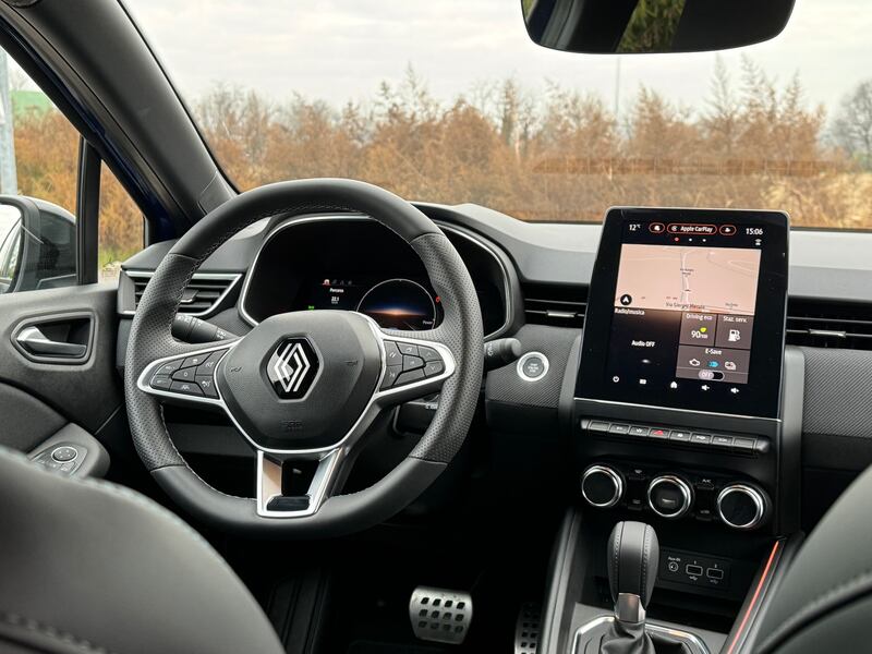 Renault Clio E-Tech: guarda la gallery della citycar ibrida francese 16