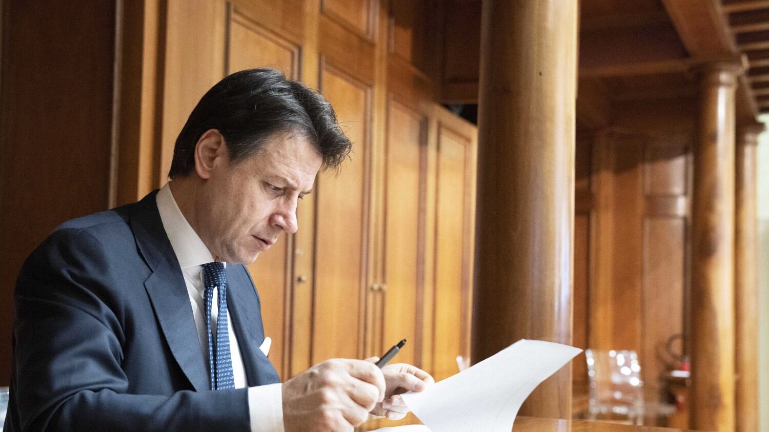 Il balletto del decreto. E il Pd lancia messaggi: governo troppo debole
