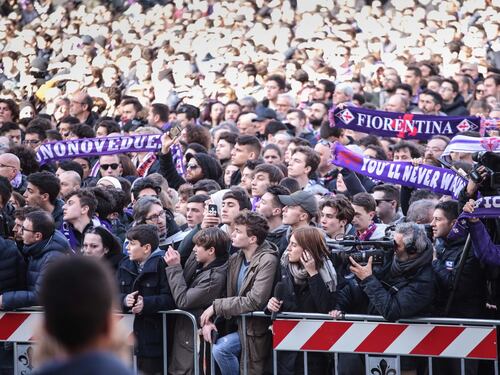 "C'é solo un capitano": l'ultimo coro per Astori