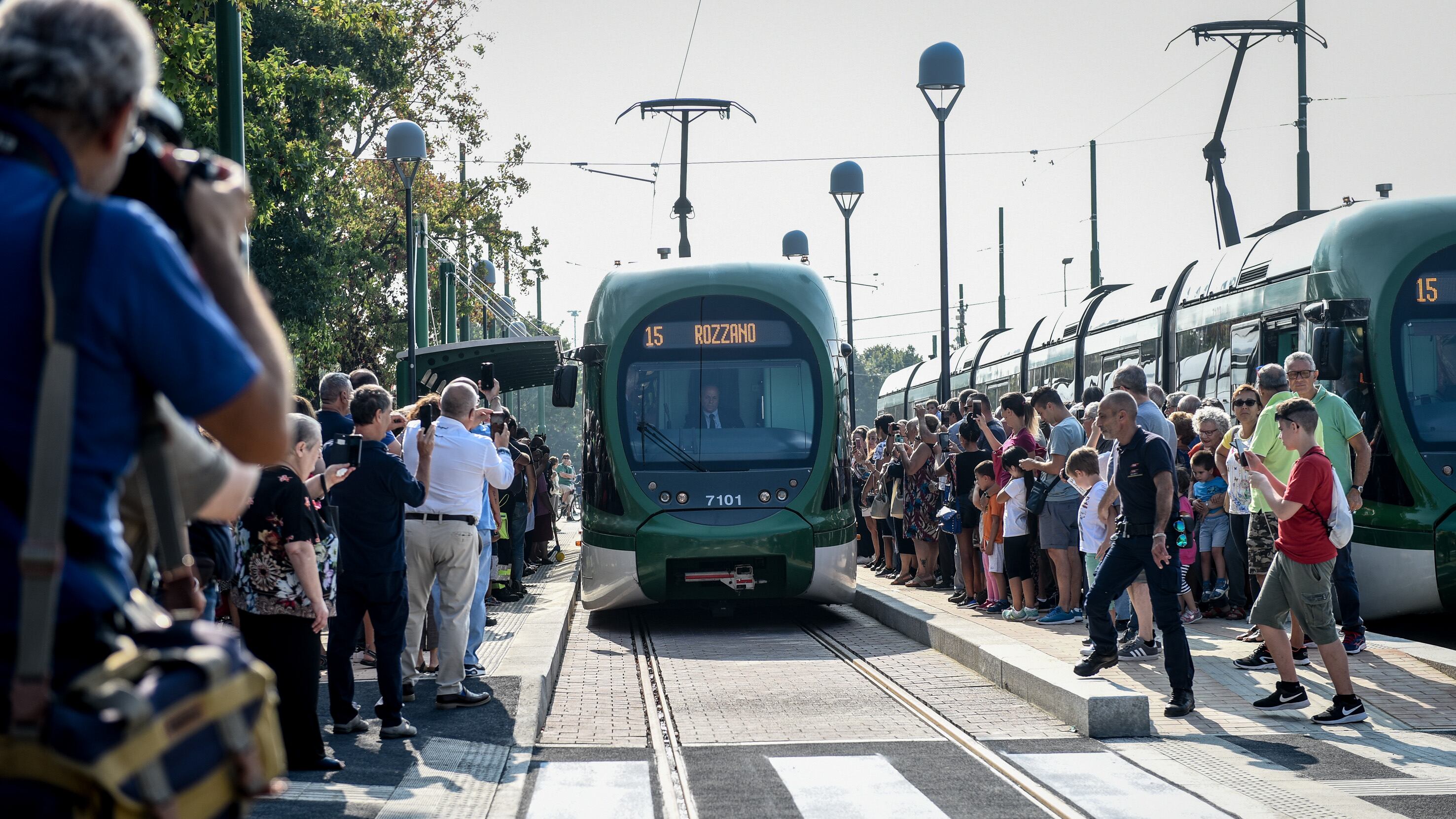 Ultima fermata (finalmente) Rozzano: festa per il prolungamento del tram 15