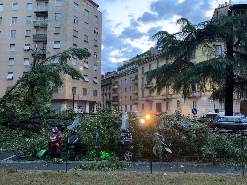 Tempesta su Milano, blocco alla viabilità e problemi ai trasporti 6