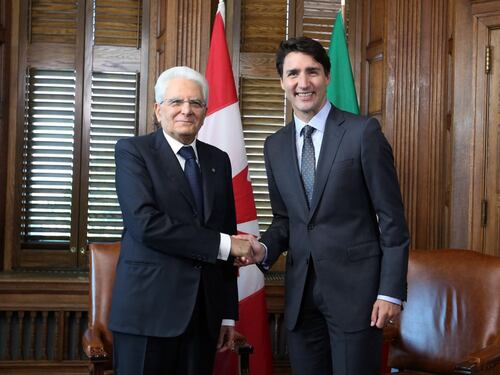 Migranti, Mattarella lancia l'allarme: "Situazione ingestibile"