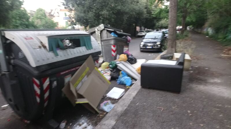 Roma, ancora caos per l'emergenza rifiuti 2