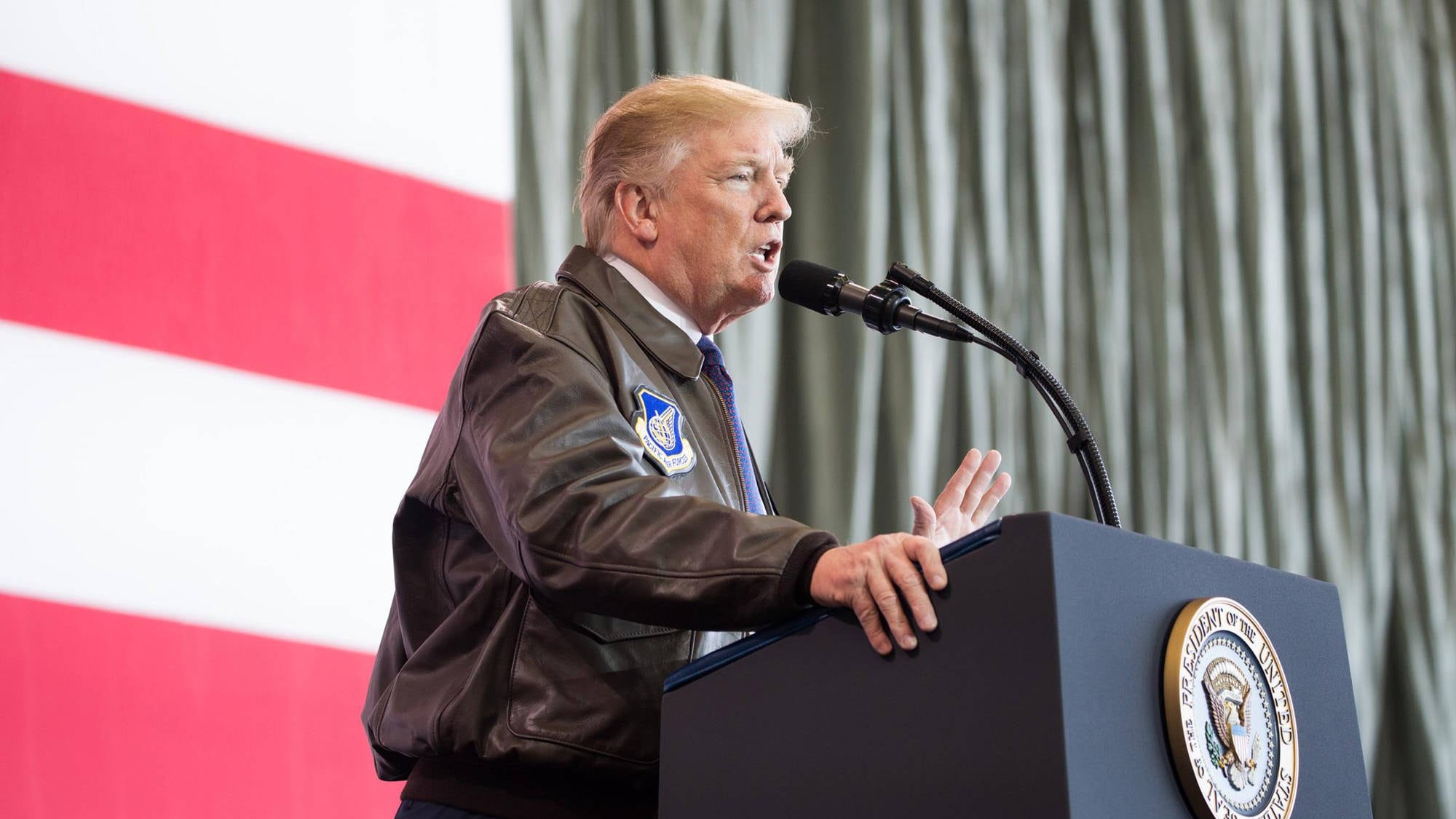 Trump, schiaffo ai rossi: istituisce il "giorno per le vittime del comunismo"