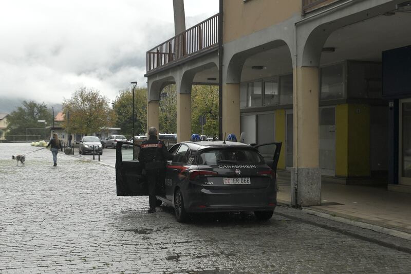 Omicidio Costa Volpino (Bergamo), l'intervento dei carabinieri sul luogo del crimine 1