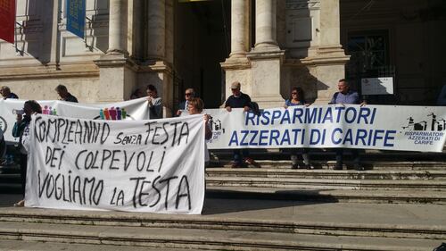Salva Banche, risparmiatori in piazza: "Renzi, vogliamo indietro i nostri soldi" 15