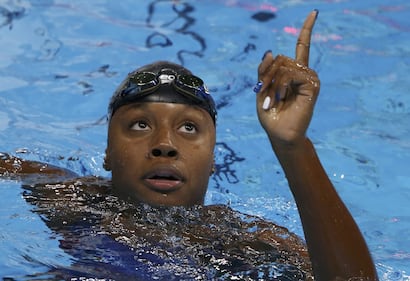 Simone Manuel fa la storia: prima afroamericana a vincere l'oro nel nuoto. Le lacrime di gioia 22
