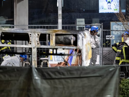 Svizzera, autobus in fiamme: 6 morti e 5 feriti. Testimoni: "Uomo si è dato fuoco"