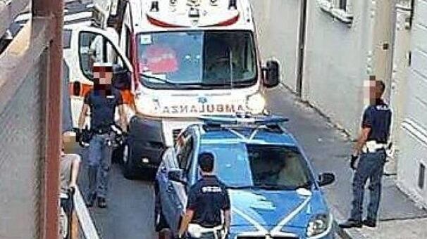 Immigrato armato di catena distrugge due quartieri interi