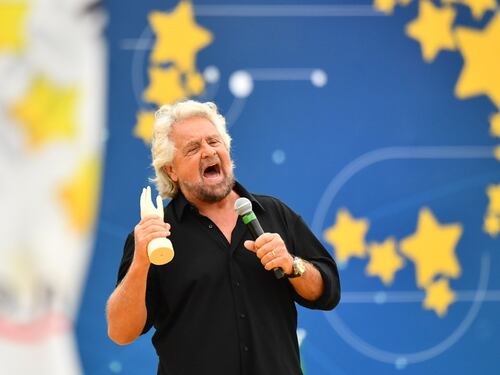 Beppe Grillo: "Critico l'obbligatorietà non i vaccini in sé..."