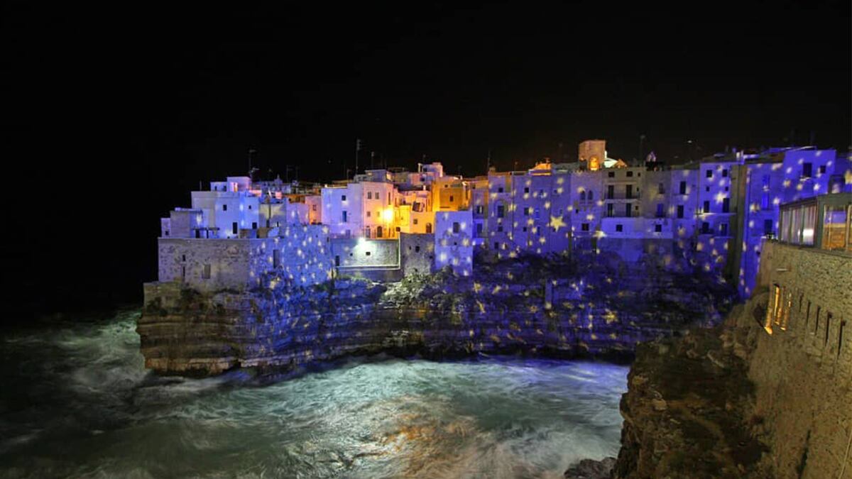 Vuoi vedere le luminarie natalizie? Paghi 5 euro