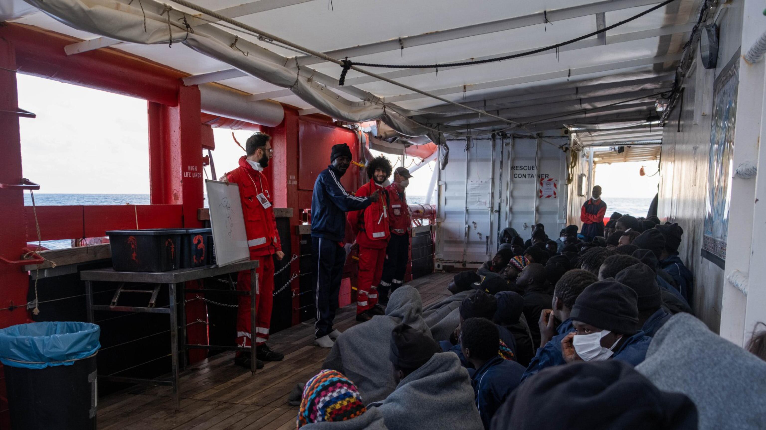 Il Pd molla i migranti: silenzio sull'invasione